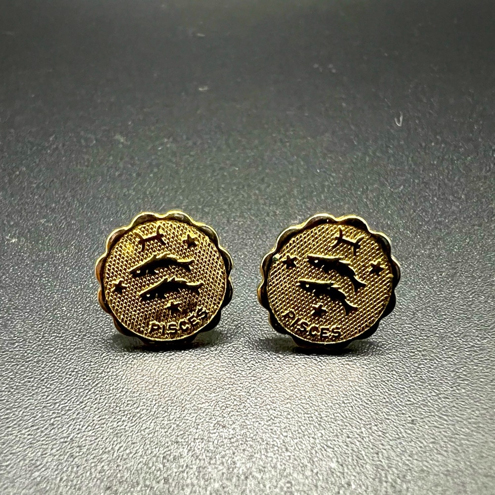 Pisces Gold Tone Stud Earrings Astrology Zodiac Sign boho - Picture 1 of 3